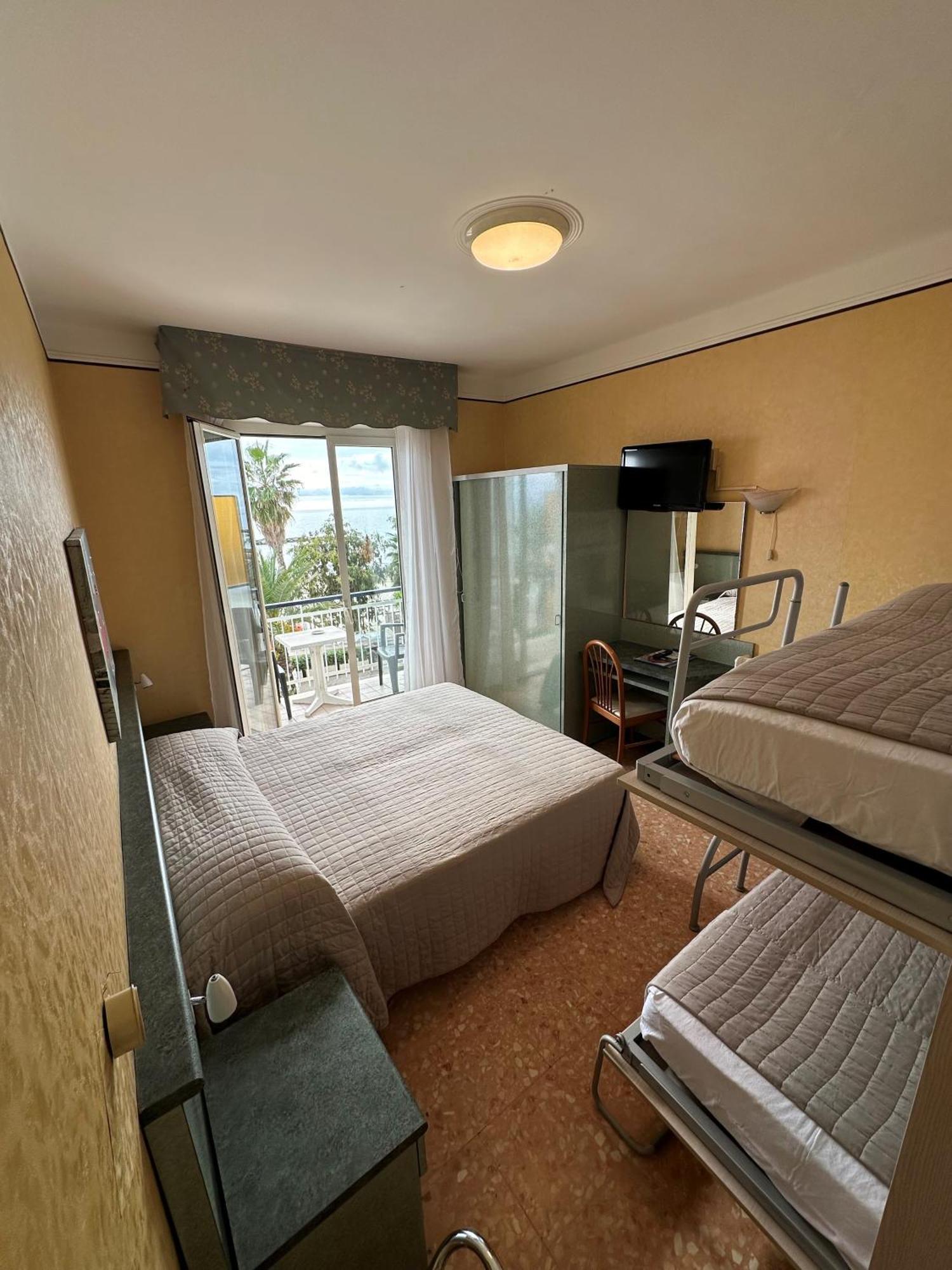 Hotel Svizzera Arma di Taggia Exterior photo